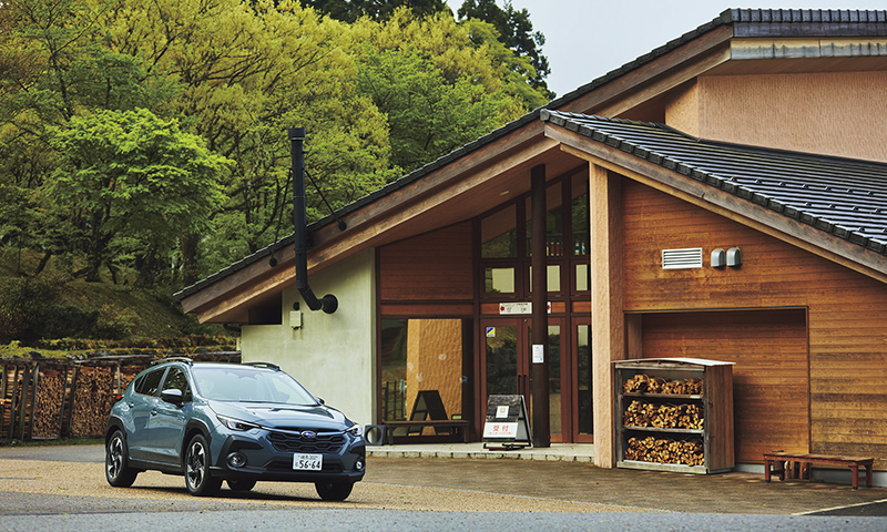 カートピア 池田町の材木をふんだんに使用した建物とクロストレック | SUBARU