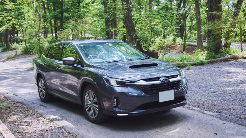 カートピア 木々に囲まれた道を走るレヴォーグ レイバック | SUBARU