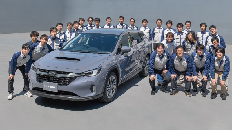 カートピア レヴォーグ レイバックと株式会社SUBARU 東京事業所の皆さんの集合写真 | SUBARU