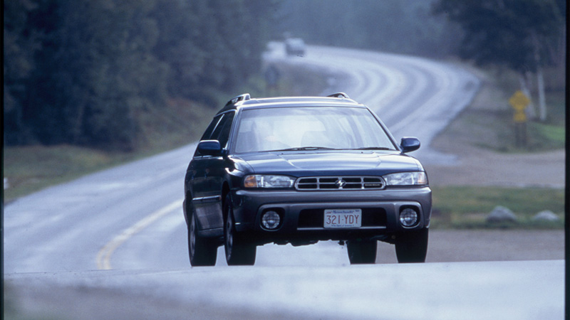 カートピア 初代レガシィ グランドワゴンの走行シーン | SUBARU