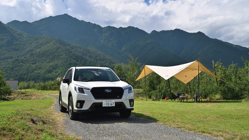 カートピア りんご農園の中をのんびり行くフォレスター | SUBARU